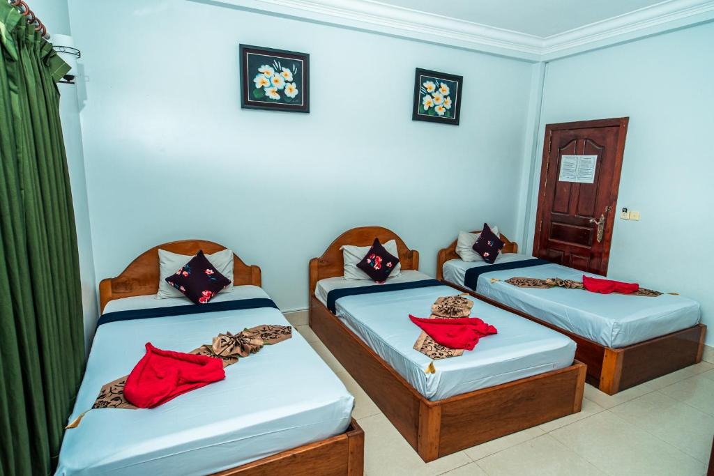 Standard Triple Room with Fan